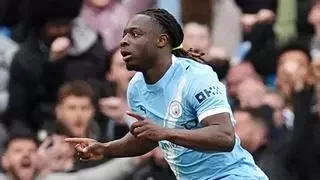 Doku responde a Guardiola y mantiene la esperanza del City en la Premier