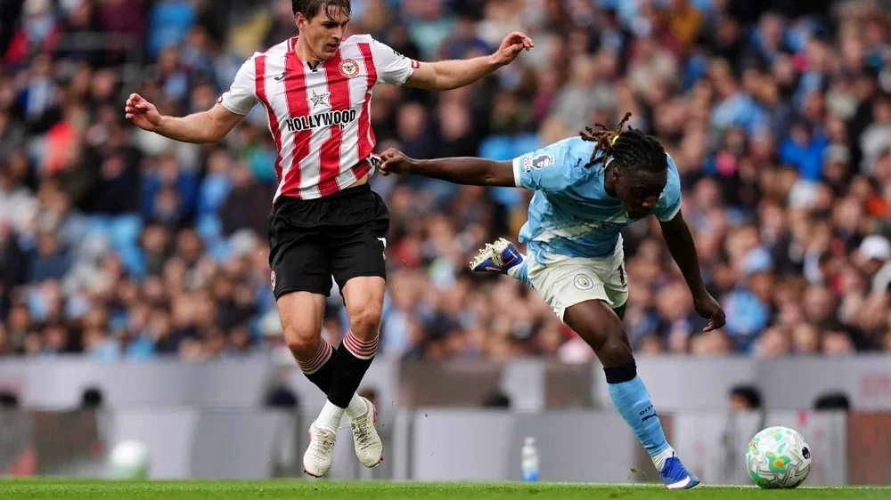 Doku, un dolor de cabeza constante para la defensa del Brentford